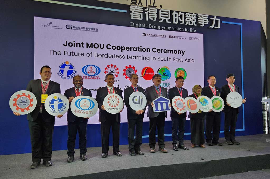 Jajaran petinggi SEAMEO dan Deputy Director, General of the Administration for Digital Industries, MODA, Jiunn Shiow Lin setelah menandatangani MoU dengan MetaEdu, di bawah naungan badan pemerintahan Taiwan ADI