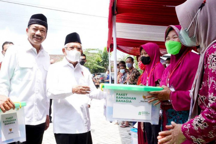 Wiwin menjelaskan bahwa intervensi yang telah dilakukan pemerintah untuk menanggulangi kemiskinan antara lain membangun 210 rumah tidak layak huni (RTLH) dan 125 jamban sehat serta menyalurkan bantuan PKH bagi 503 keluarga penerima manfaat (KPM) dan bantuan sosial sembako bagi 193 KPM. Selain itu, menurut dia, setiap tahun warga Desa Kangkung mendapatkan Bantuan Langsung Tunai (BLT) dari Dana Desa.