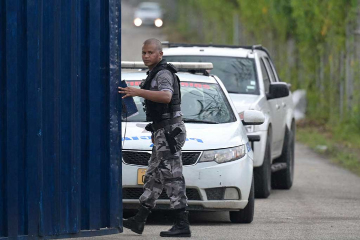 Sejak Februari 2021, Ekuador mengalami beberapa kerusuhan mematikan di dalam penjara yang menewaskan sekitar 400 orang, banyak di antaranya dipenggal atau dibakar. 