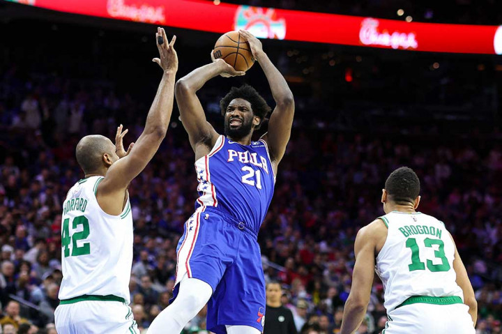Selain mencetak 52 poin, Embiid juga mencatatkan double-double dengan tambahan 13 rebound serta 6 assist.