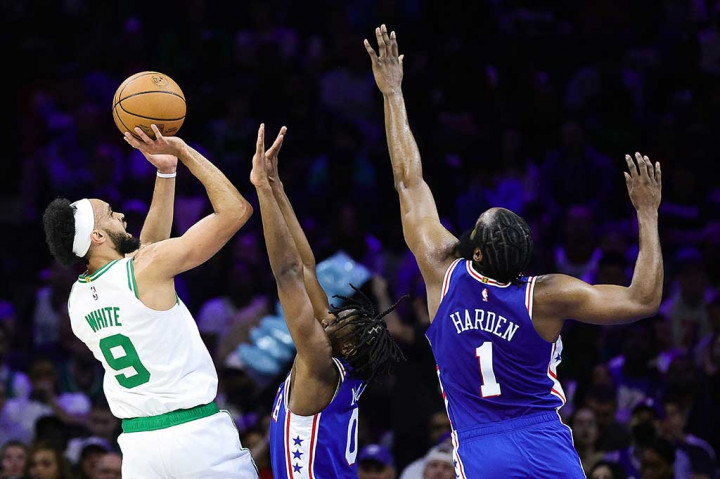 Poin tertinggi Celtics dicetak oleh Derrick White 26 poin, Malcolm Brogdon 18 poin, Marcus Smart 17 poin, Al Horford 11 poin, dan Grant Williams 10 poin.