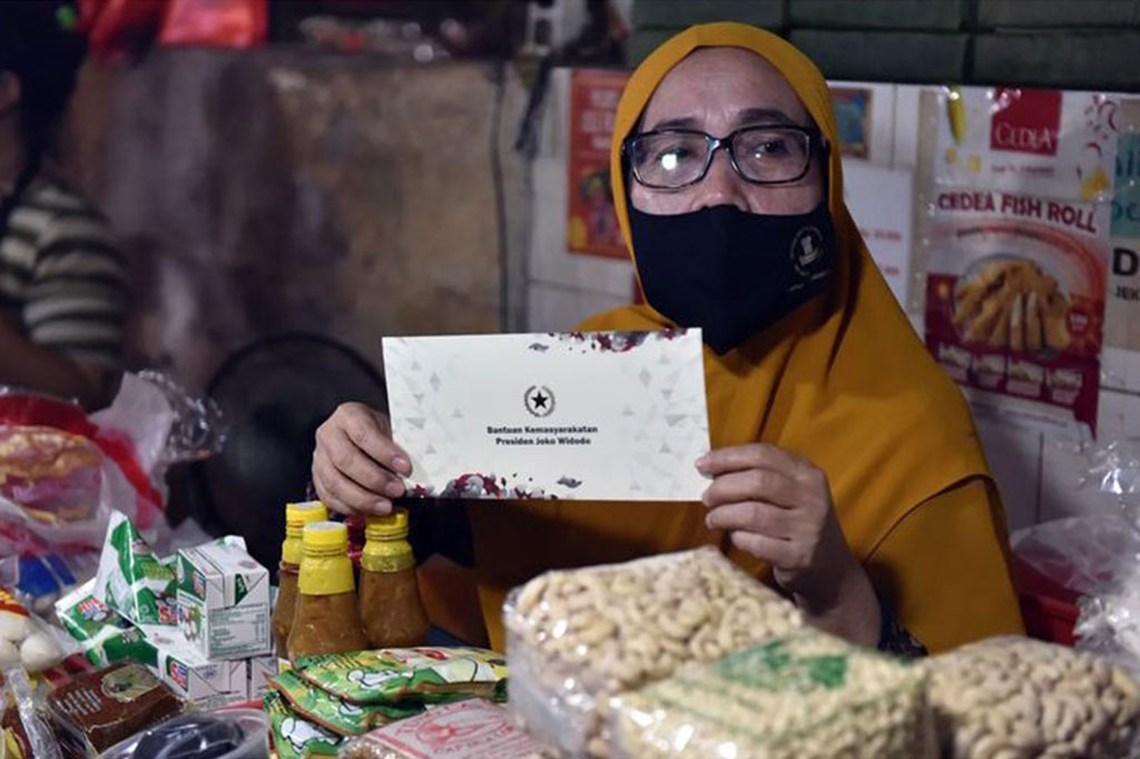 Jokowi mengatakan penurunan harga komoditas tersebut menjadi indikasi positif bagi masyarakat menjelang momentum konsumsi tinggi pada Lebaran Idul Fitri 1444 H.