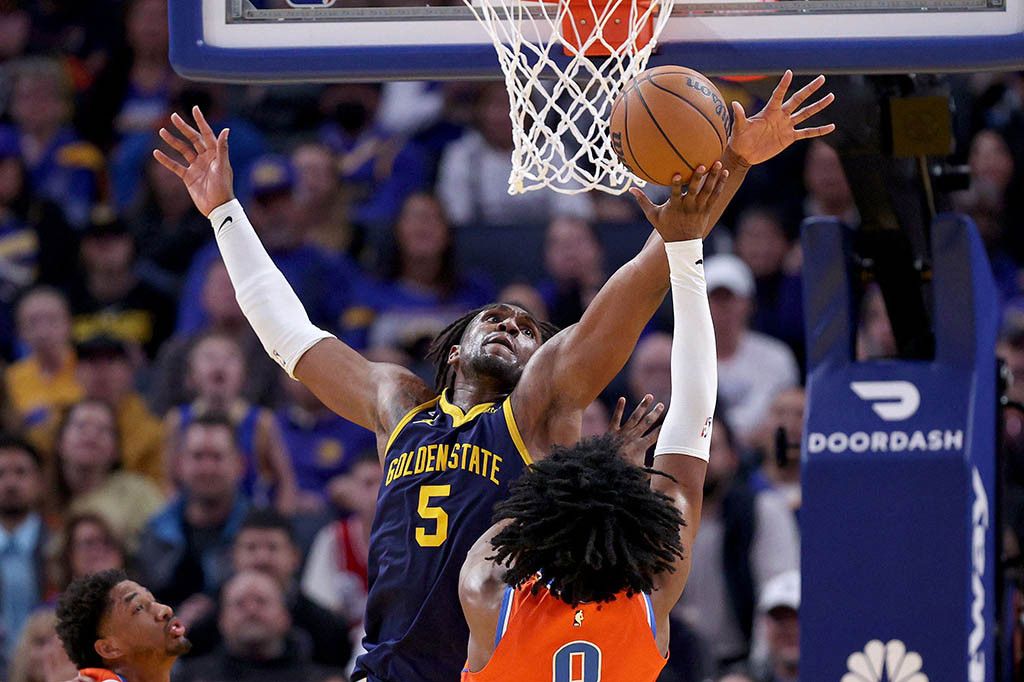 Warriors saat ini berada di posisi lima klasemen NBA Wilayah Barat dengan catatan 42 menang dan 38 kalah (42-38). Warriors hanya unggul satu kemenangan dengan tim posisi enam dan tujuh, yaitu Los Angeles Clippers dan Los Angeles Lakers yang masing-masing mengumpulkan 41-38.