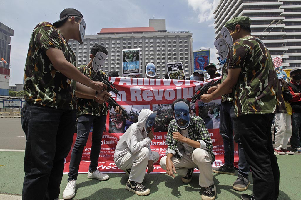 Selain itu, aksi terebut juga menuntut pemerintah Tiongkok bertanggungjawab dalam tragedi berdarah Baren 1990 yang menewaskan ratusan muslim Uighur.