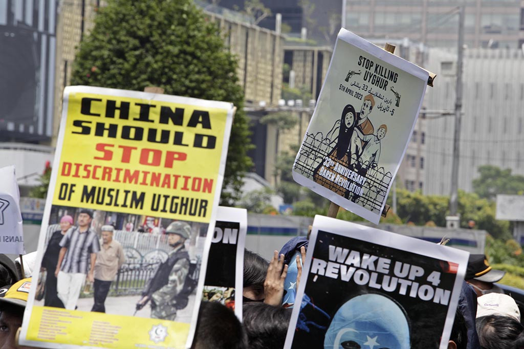 Aksi Tersebut sebagai kecaman kepada Tiongkok terkait umat Muslim di Tiongkok yang dilarang berpuasa oleh pemerintah setempat dan terancam ditangkap jika ketahuan.