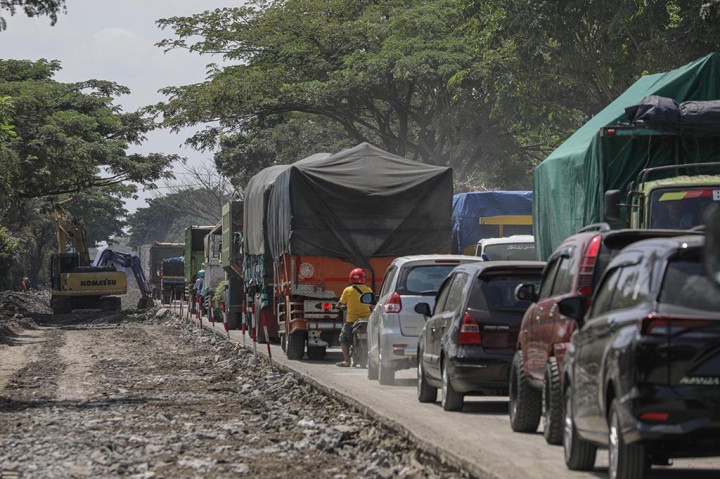 Perbaikan jalan tersebut direncanakan akan rampung pada H-11 Lebaran 2023 sehingga tidak mengganggu kalancaran arus mudik.