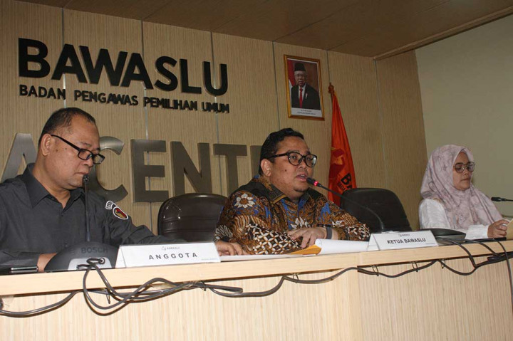 Bawaslu menyimpulkan tidak terdapat pelanggaran pemilu dalam pembagian amplop berlogo PDI Perjuangan yang berisikan uang Rp300 ribu di salah satu masjid di Sumenep, Jawa Timur.