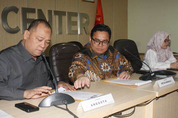 Kesimpulan itu, lanjut dia, diperoleh berdasarkan pemeriksaan terhadap barang bukti dan klarifikasi terhadap beberapa pihak, di antaranya Ketua DPC PDI Perjuangan Kabupaten Sumenep Achmad Fauzi dan penerima amplop.