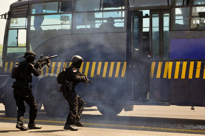 Demo udara berupa penampilan pesawat-pesawat TNI AU, demonstrasi berupa simulasi pembebasan sandra (basra) oleh pasukan Komando Pasukan Gerak Cepat (Kopasgat). Puluhan senjata Kopasgat berbagai tipe, juga ikut dalam defile.