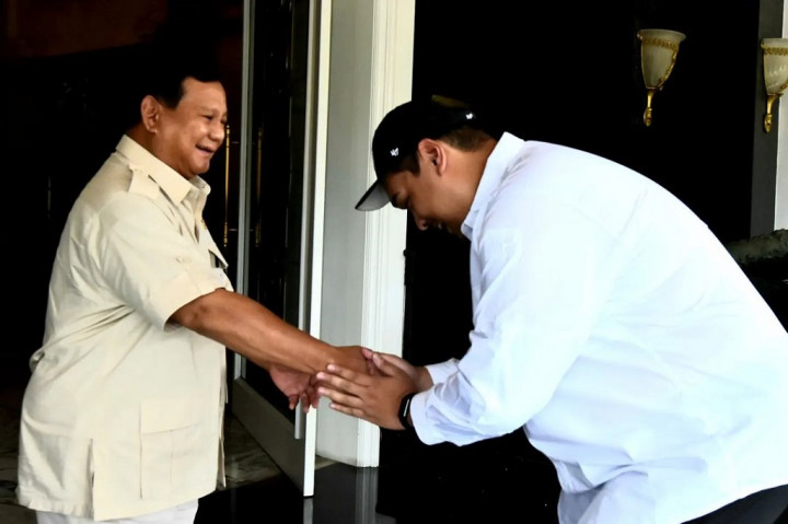 “Terus mengembangkan diri belajar kepemimpinan strategis sebagaimana yang tertuang dan dicontohkan oleh para senior dan tokoh-tokoh pemimpin politik dan militer dalam karya buku Kepemimpinan Militer,” pesan Menhan Prabowo.