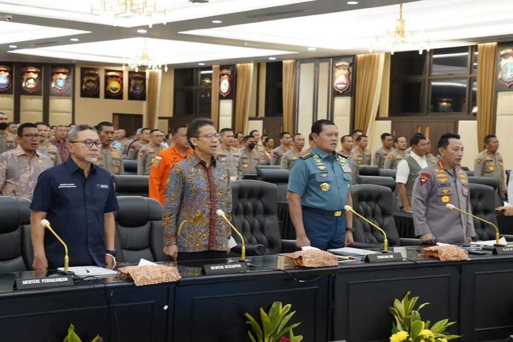 Panglima menambahkan, TNI juga menyiagakan pasukan untuk pengamanan bandara pelabuhan dan objek vital strategis yang selama lebaran ditinggalkan untuk cuti dan TNI siap membantu untuk pengamanan- pengamanan di area-area yang strategis.