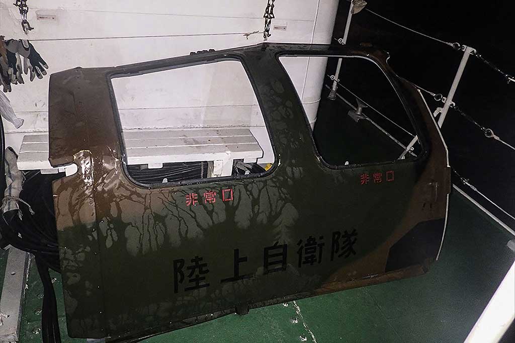 Dua pilot, dua mekanik, dan enam awak berada di dalam UH-60JA ketika hilang pada Kamis, 6 April, sekitar pukul 16:00 waktu setempat (0700 GMT), saat terbang di atas perairan Pulau Miyako di selatan Okinawa.