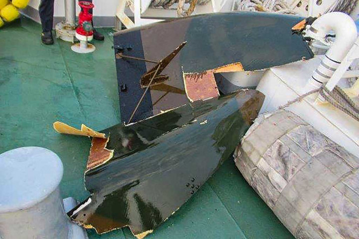 Belum ada indikasi apa yang menyebabkan kecelakaan tersebut, yang terjadi saat pesawat sedang melakukan misi pengintaian di daerah tersebut.