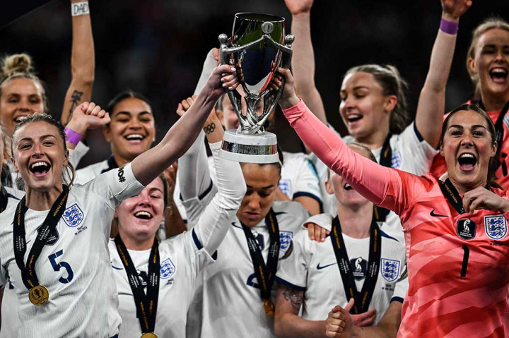 Timnas Inggris mengalahkan Brasil 4-2 dalam adu penalti untuk memenangkan Finalissima Putri pertama di Wembley pada hari Kamis, 6 April 2023. Finalissima mempertemukan juara Eropa dan pemenang Copa America Femenina.