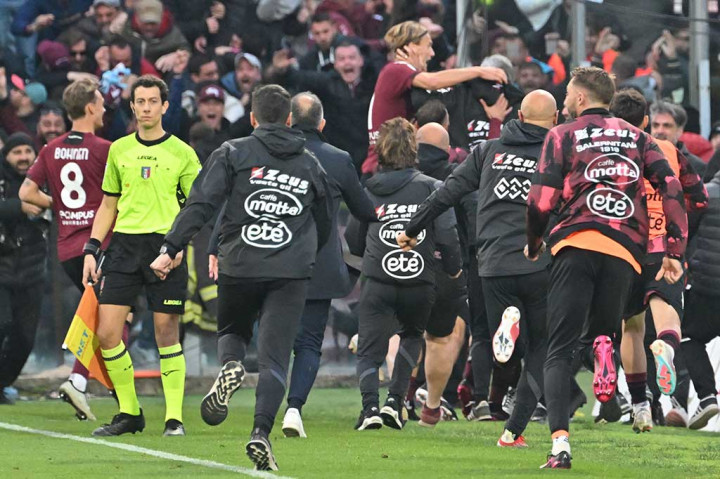 Kemenangan Inter di depan mata buyar setelah Salernitana menyamakan kedudukan pada menit ke-90. Antonio Candreva berada bebas di posisi kanan untuk mengirimkan umpan silang ke kotak penalti yang langsung masuk ke pojok atas gawang tanpa bisa dihalau kiper Andre Onana.