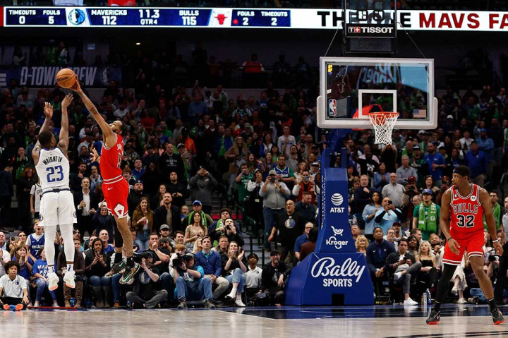McKinley Wright IV dan Markieff Morris juga masing-masing mencatat 13 poin untuk Mavs, A J Lawson 12 poin, dan Davis Bertans bersama Justin Holiday masing-masing 11 poin.