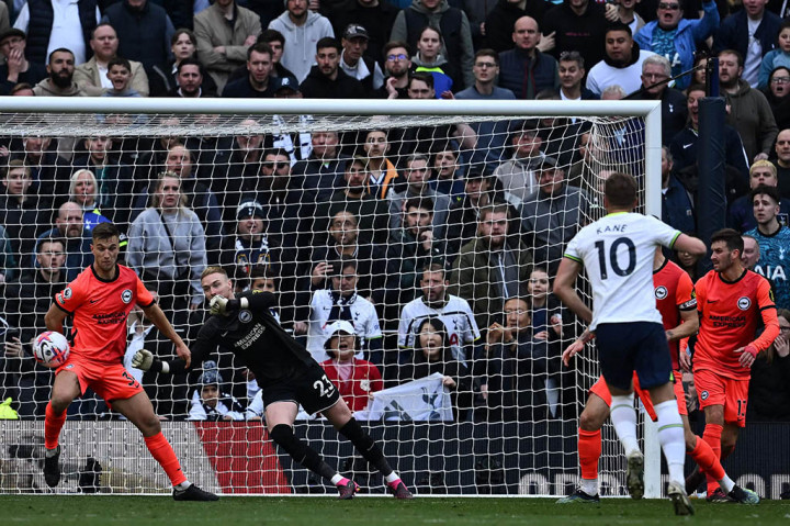 The Lilywhites berhasil kembali unggul pada menit ke-79 melalui gol yang dicetak oleh Harry Kane memanfaatkan umpan dari Pierre-Emile Hojberg sehingga skor berubah menjadi 2-1.