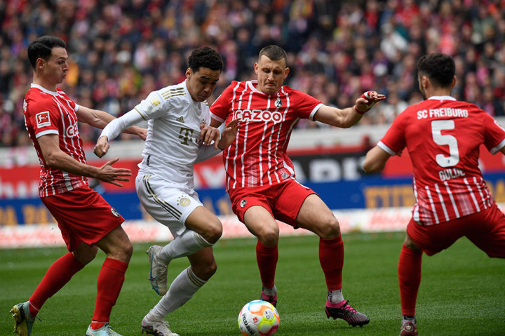 Bayern Muenchen terus menggempur lini pertahanan Freiburg, namun beberapa peluang yang didapatkan oleh pemain-pemain Die Rotten tidak bisa membuahkan hasil hingga skor 1-0 untuk keunggulan tim tamu bertahan sampai pertandingan usai.