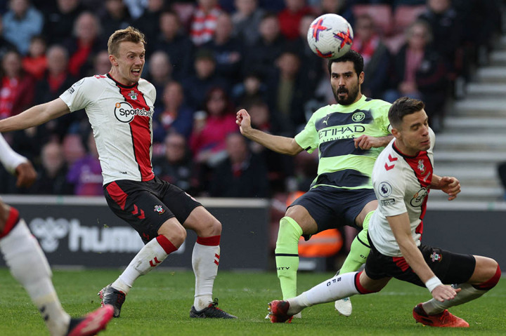 Pada babak kedua Manchester City memiliki peluang emas terlebih dahulu melalui tendangan Ilkay Gundogan yang masih menyamping tipis dari gawang Gavin Bazunu.