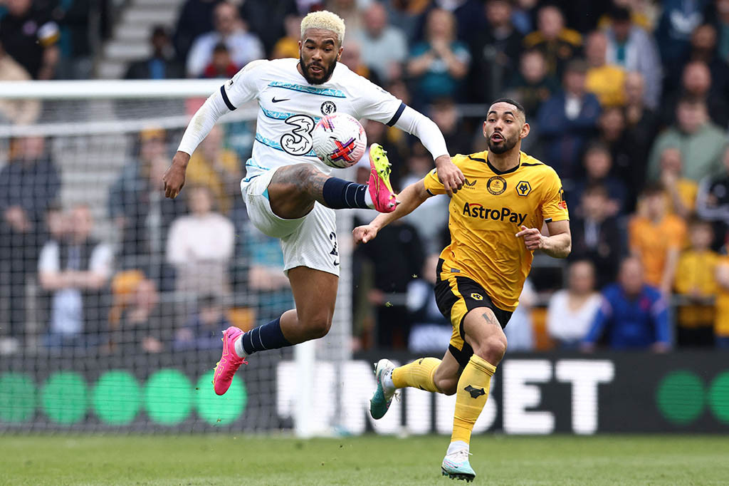 Chelsea menunjukkan permainan yang baik sejak pertandingan dimulai, tetapi penyelesaian mereka masih buruk. Wolves sendiri juga kesulitan untuk memberikan ancaman.