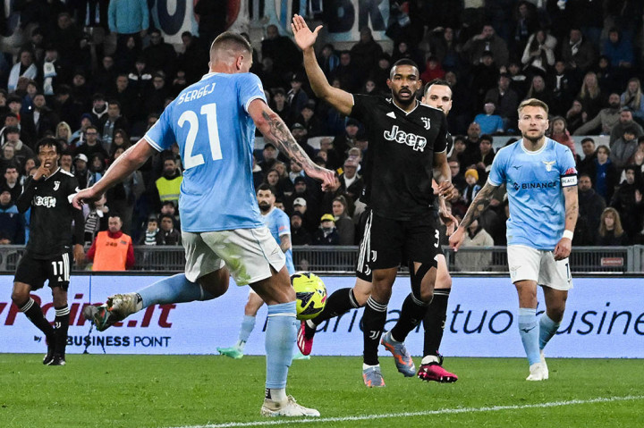 Tim tuan rumah membuka keunggulan pada menit ke-37 lewat gol Milinkovic-Savic. Luis Alberto mengirimkan umpan silang ke kotak penalti yang bisa dikontrol Savic dan dituntaskannnya menjadi gol.