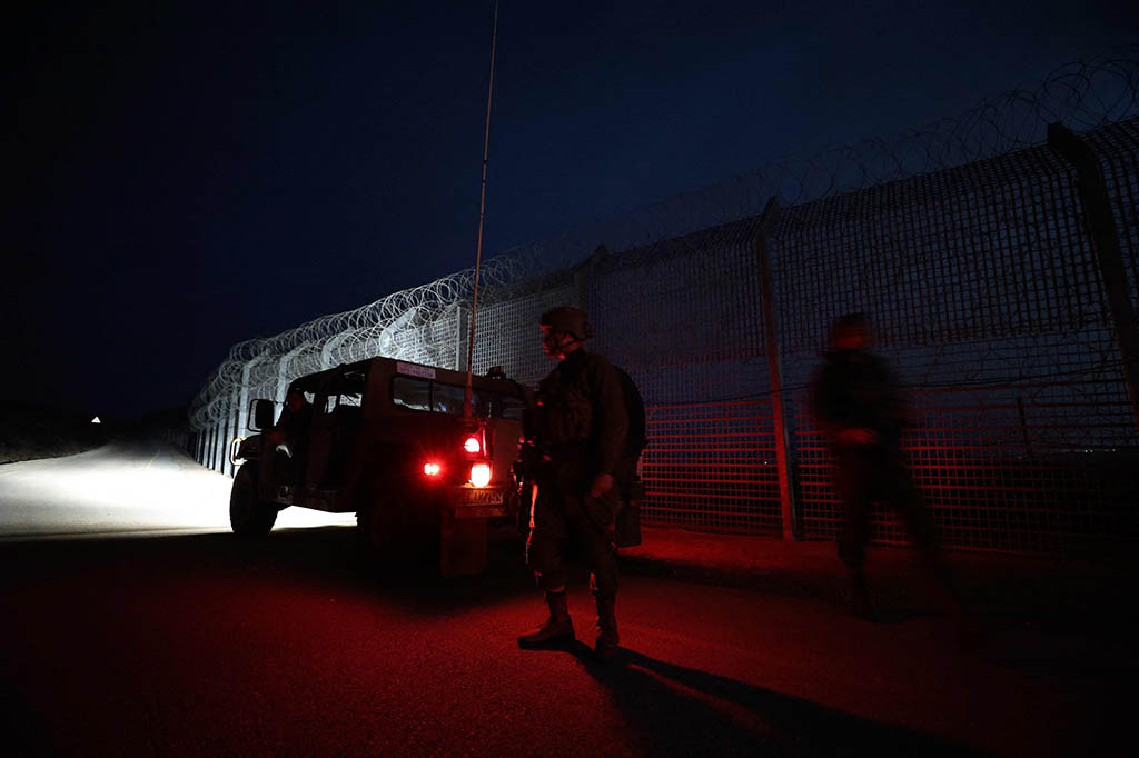 Lonjakan kekerasan dan kerusuhan terjadi saat bulan puasa Ramadhan, Paskah Yahudi, dan Paskah Kristen bertepatan.