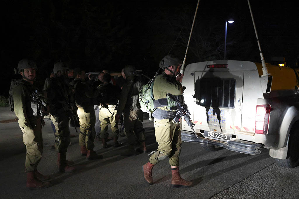 Enam roket diluncurkan ke arah Israel Sabtu malam, dengan dua mendarat di Dataran Tinggi Golan yang diduduki Israel, kata tentara. Setidaknya satu dicegat oleh sistem pertahanan udara Israel.