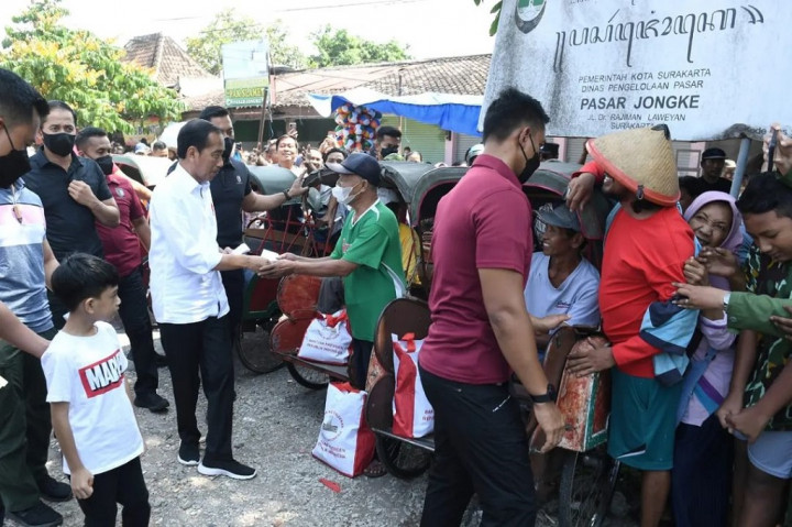 Sejumlah pasar yang dikunjungi Jokowi dan Iriana adalah Pasar Kembang, Pasar Kadipolo, dan Pasar Jongke.