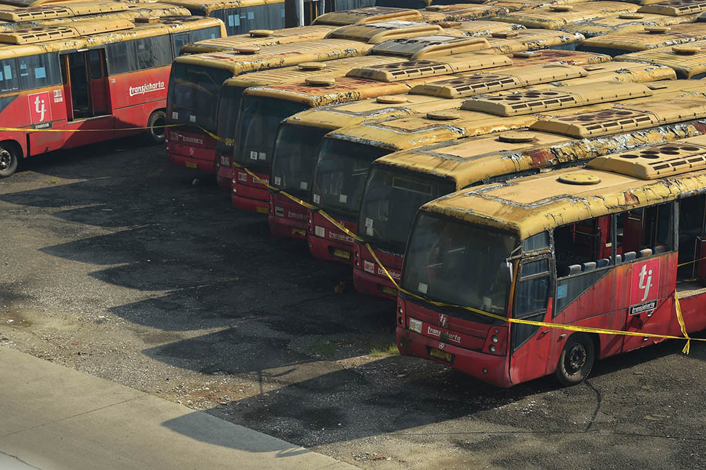 Dalam rangka menghapuskan barang milik daerah (BMD), Pemerintah Provinsi DKI Jakarta melalui Dinas Perhubungan akan melelang sebanyak 417 bus TransJakarta yang terbengkalai tersebut.