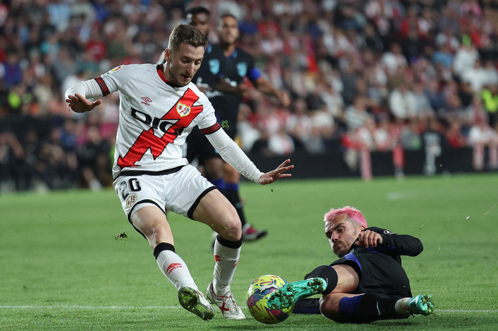 Sejak itu, Rayo justru bermain lebih bebas dan bahkan sukses mencetak gol pada menit ke-85. Tendangan kaki kiri Francisco Garcia dari luar kotak penalti gagal dihentikan Oblak. Skor menjadi 2-1.