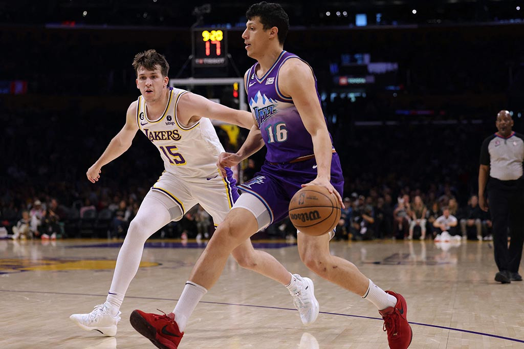 Lakers tetap berada di posisi tujuh lantaran Golden State Warriors yang berada di posisi enam meraih kemenangan di gim terakhirnya sehingga unggul 44-38 dibandingkan tim Los Angeles. Warriors berhak lolos secara otomatis ke babak play off, sementara Lakers harus bertanding lebih dulu di babak play in.