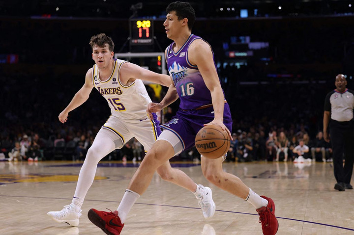 Lakers tetap berada di posisi tujuh lantaran Golden State Warriors yang berada di posisi enam meraih kemenangan di gim terakhirnya sehingga unggul 44-38 dibandingkan tim Los Angeles. Warriors berhak lolos secara otomatis ke babak play off, sementara Lakers harus bertanding lebih dulu di babak play in.