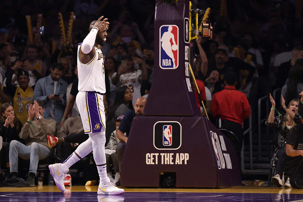 Namun James menyebut Lakers memiliki keuntungan karena harus menjalani laga play in di kandang, sehingga tidak membuang energi lebih banyak untuk melakukan lawatan.