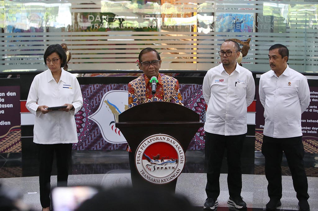 Menteri Koordinator Bidang Politik, Hukum, dan Keamanan Mahfud MD menyampaikan Komite Koordinasi Nasional Pencegahan dan Pemberantasan TPPU (Komite TPPU) akan membentuk tim gabungan atau satuan tugas (satgas) untuk mengusut kasus transaksi ganjal di Kementerian Keuangan (Kemenkeu).