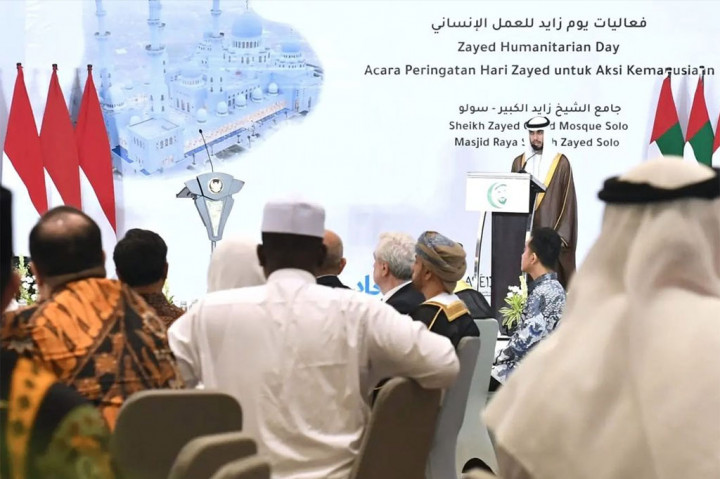 Zayed Humanitarian Day merupakan peringatan yang digelar setiap tanggal 19 Ramadan setiap tahunnya, yang bertepatan dengan wafatnya Bapak Pendiri Persatuan Emirat Arab, Sheikh Zayed bin Sultan Al Nahyan. Menurut Presiden Jokowi, Sheikh Zayed merupakan sosok pemimpin besar yang selalu memperjuangkan nilai-nilai kemanusiaan.