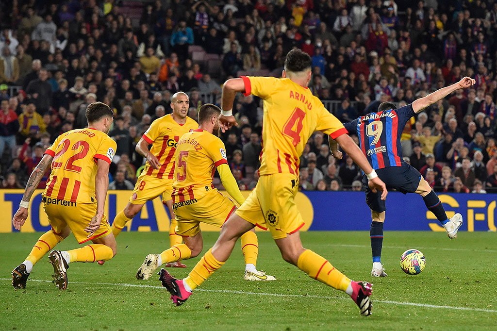 Barcelona menciptakan beberapa peluang di sisa waktu babak pertama, tetapi skor 0-0 bertahan sampai turun minum.