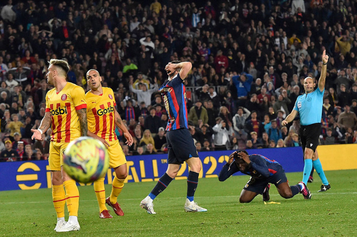 Xavi memasukkan Franck Kessie, Ferran Torres dan Jordi Alba untuk memberikan alternatif serangan jelang akhir pertandingan. Para pemain pengganti itu membuat serangan Barcelona lebih berbahaya, tetapi skor 0-0 tetap bertahan hingga pertandingan berakhir. 