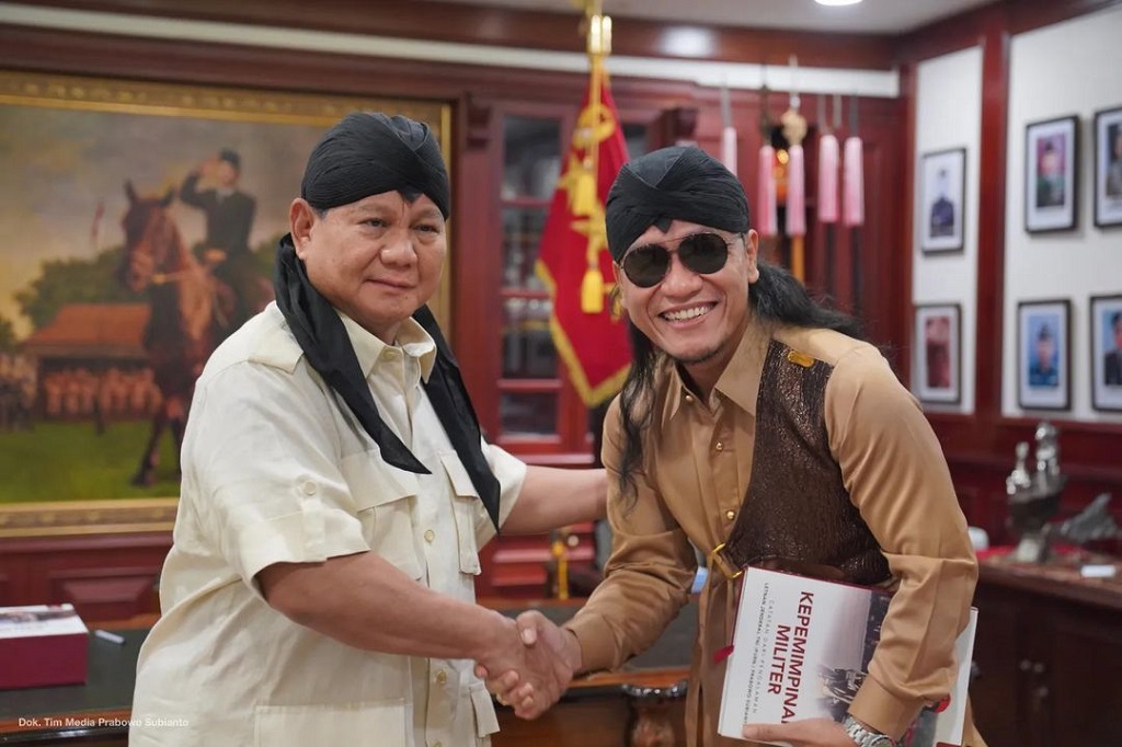 Menteri Pertahanan Prabowo Subianto, menerima silaturahmi Pimpinan Pondok Pesantren Ora Aji Sleman, Yogyakarta, KH. Miftah Habiburrahman di Kemhan, Jakarta, Senin, 10 April 2023.