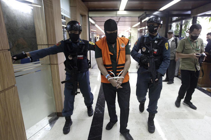 Direktur Jenderal Penegakan Hukum Lingkungan Hidup dan Kehutanan KLHK, Rasio Ridho Sani, mengatakan tersangka berinisial TJC alias ABC yang berusia 59 tahun itu terancam hukuman maksimal 10 tahun penjara dan denda Rp10 miliar.