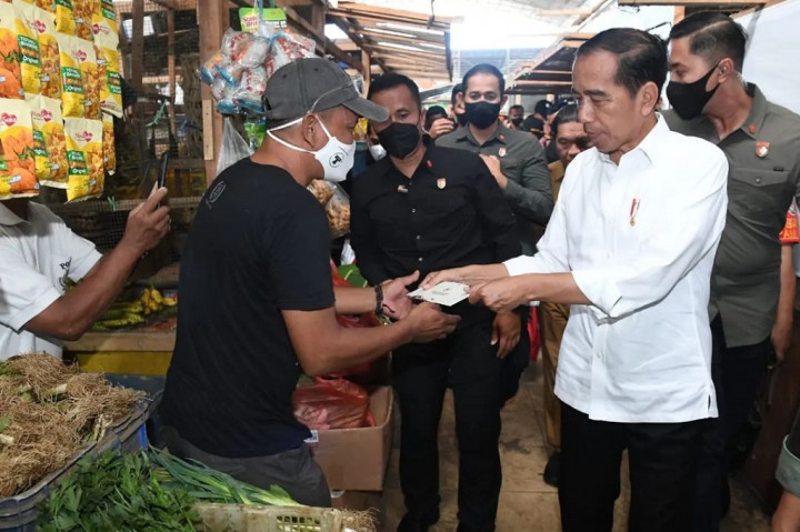 Presiden Jokowi pun meyakini pemerintah daerah akan melakukan berbagai cara untuk menjaga kestabilan harga sejumlah kebutuhan pokok di daerahnya masing-masing. Hal tersebut penting dilakukan untuk menjaga inflasi dan daya beli masyarakat.