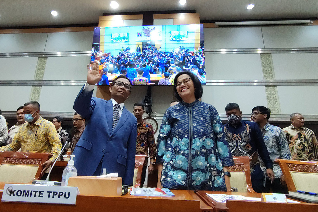 Ketujuh, komite dan tim satgas akan bekerja secara profesional, transparan, dan akuntabel.