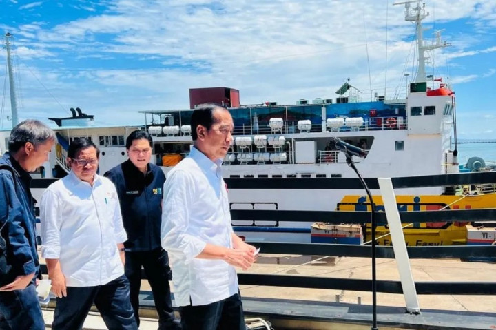 Presiden Joko Widodo (Jokowi) mengingatkan semua pihak untuk berhati-hati pada arus mudik Idul Fitri 1444 Hijriah/Lebaran 2023 karena jumlah pemudik diperkirakan melonjak 45 persen menjadi 123 juta orang pada 2023, dibandingkan sebesar 86 juta orang pada 2022.