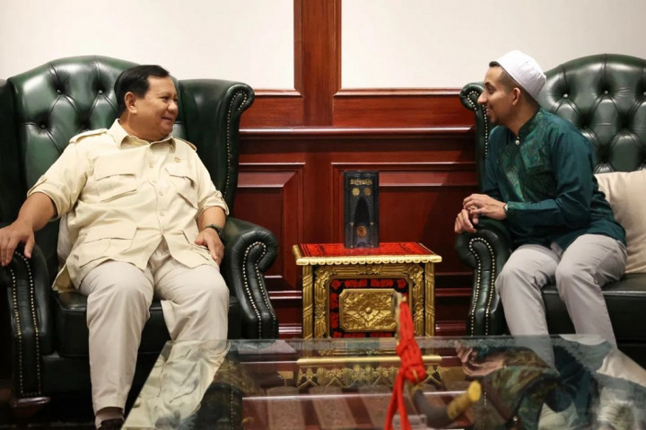 Menteri Pertahanan (Menhan) Prabowo Subianto menerima kunjungan silaturahmi Direktur Akademi Kebudayaan Islam Jakarta Habib Husein Ja’far Al Hadar, atau akrab disapa Habib Jafar di Kemhan, Jakarta, Senin, 10 April 2023.