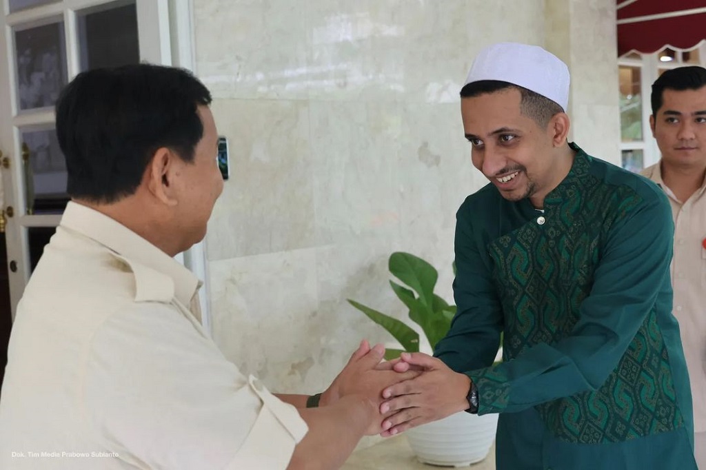 “Apabila kita ingin mendapatkan malam Lailatul Qadar maka maksimalkan ibadah di hari-hari terakhir bulan puasa. Semoga Ramadan tahun ini menjadi keberkahan bagi kita semua dan menjadikan pribadi yang lebih baik,” kata Habib Jafar kepada seluruh keluarga besar Kementerian Pertahanan.