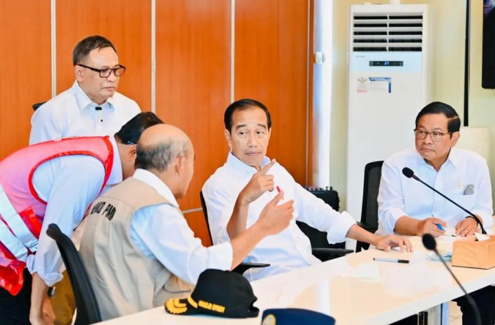 Salah satunya, Presiden mengingatkan jajarannya agar kemacetan panjang di jalur Cikuasa Atas dan Cikuasa Bawah tidak terulang kembali. Presiden Jokowi pun menghargai langkah perbaikan yang telah dilakukan Pelabuhan Merak dengan menambah dua dermaga dan kapasitas pemudik.