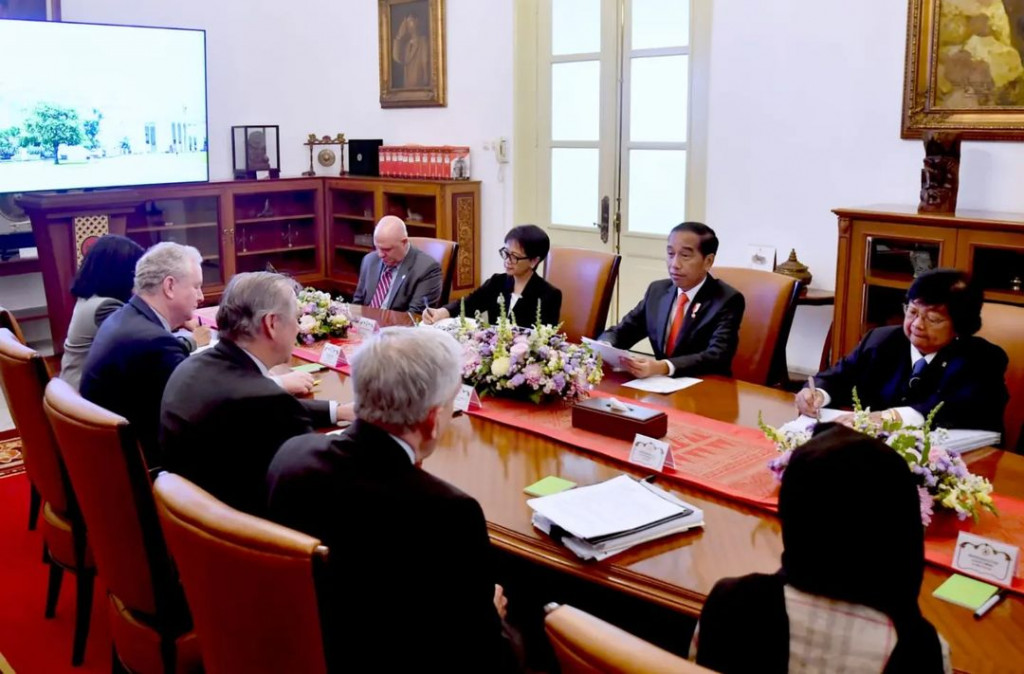 Kemudian yang kedua, ungkap Menlu, komitmen untuk memperdalam dan memperluas strategic partnership dengan Indonesia. Menlu menambahkan, isu ketiga yang dibahas adalah menyampaikan kembali apresiasi atas kepemimpinan Indonesia dalam G20.