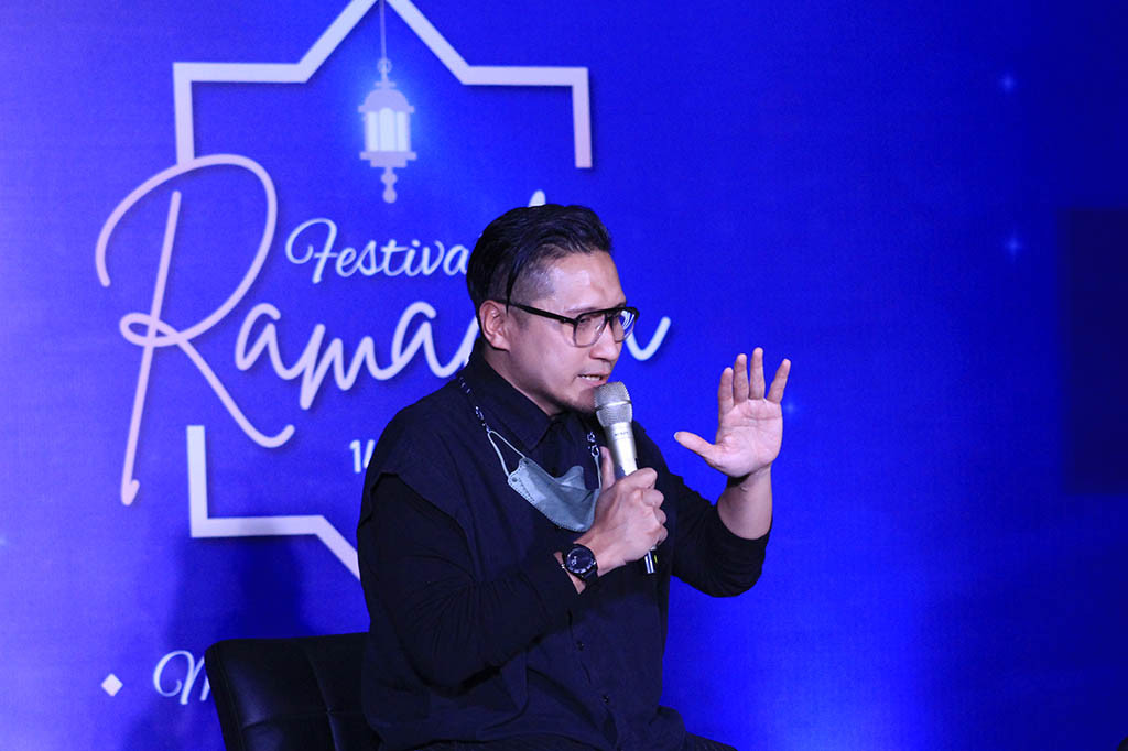 Arie menceritakan bahwa dulu dia hampir mundur untuk berhijrah karena banyaknya cobaan dan tantangan. 