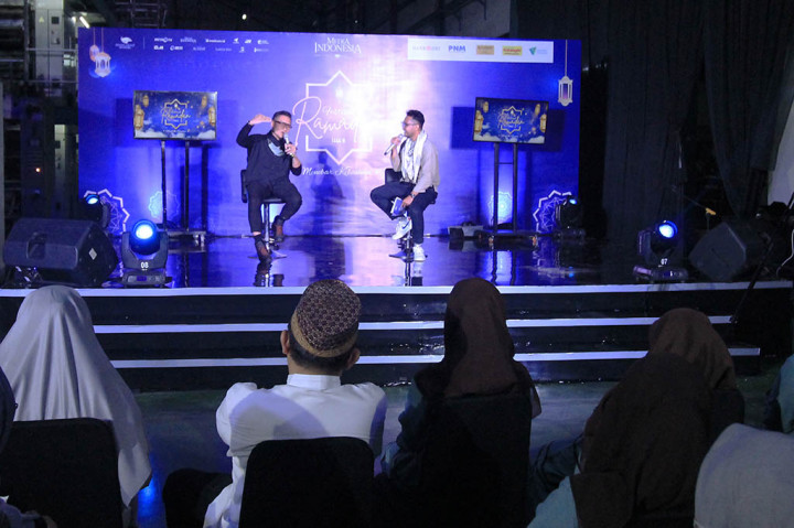 Dalam tausiyahnya, Arie menceritakan kisahnya bersama sang istri yang memutuskan hidupnya untuk hijrah. Hidupnya yang penuh dengan lika-liku cobaan dalam sebuah keluarga, hingga memutuskan memperbaiki diri dan menuntun istrinya hingga mau mengenakan hijab.