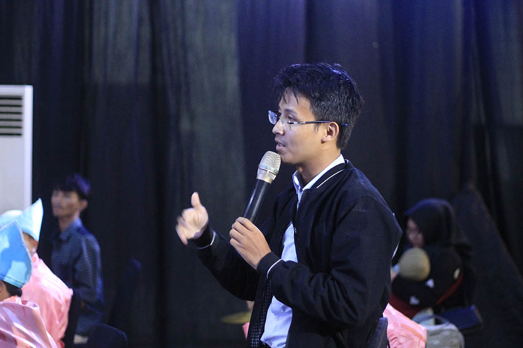 Dalam kegiatan tausiyah tersebut juga dilakukan sesi tanya jawab antara hadirin dengan Arie Untung.