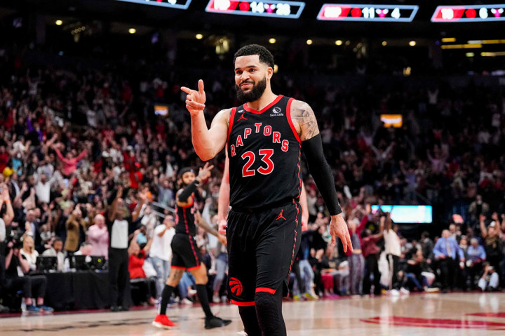 Sementara dari kubu Raptors, Fred Van Vleet mencetak double-double dengan 26 poin dan 12 rebound, sama halnya dengan Scottie Barnes dengan 19 poin dan 10 rebound.